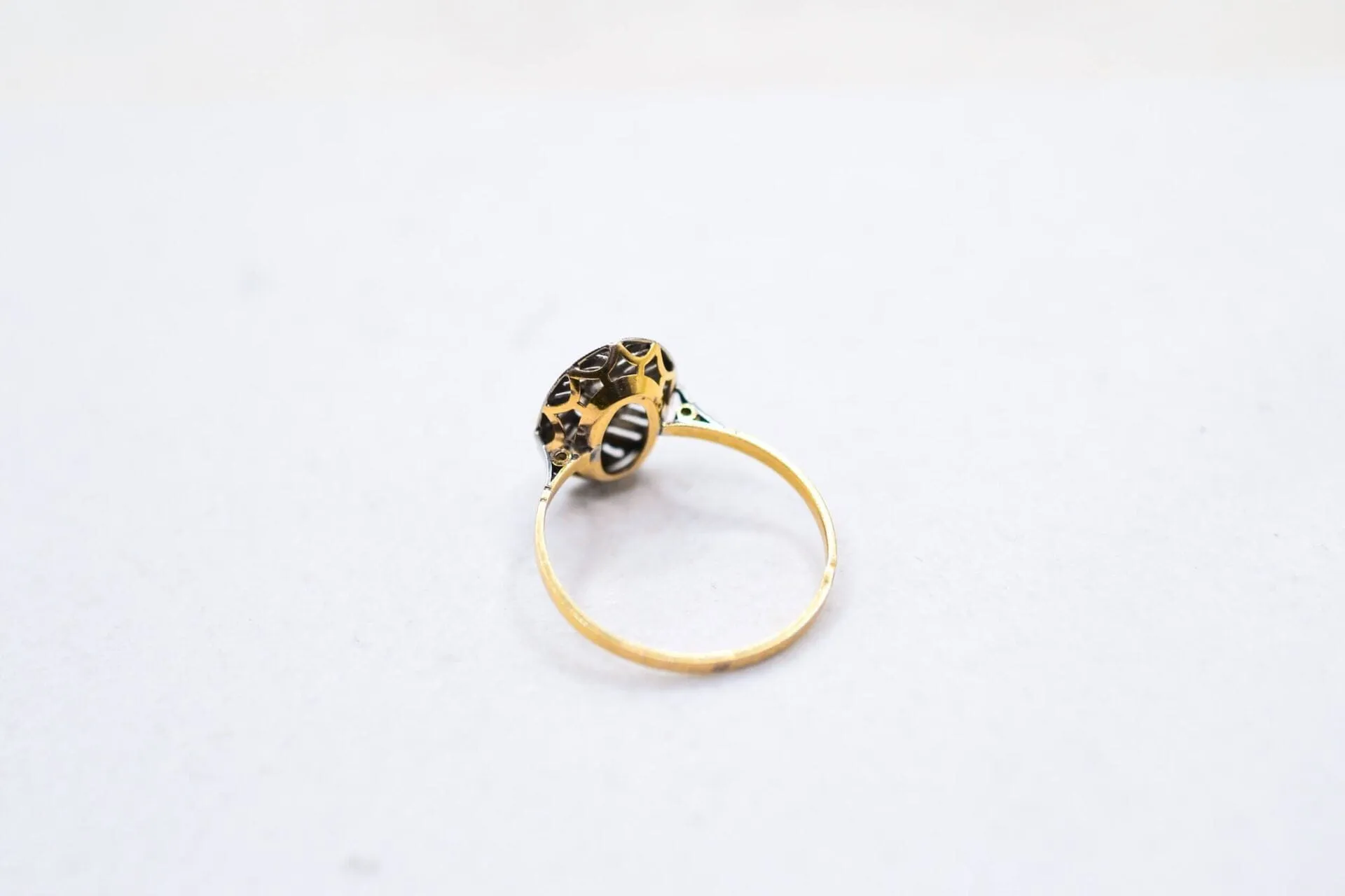 Bague Art Déco ovale en or jaune et or blanc 18k et diamant sold by 58 Facettes product image thumbnail 5