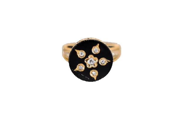 Bague de petit doigt ciselée en or jaune 18k, onyx et diamants sold by 58 Facettes