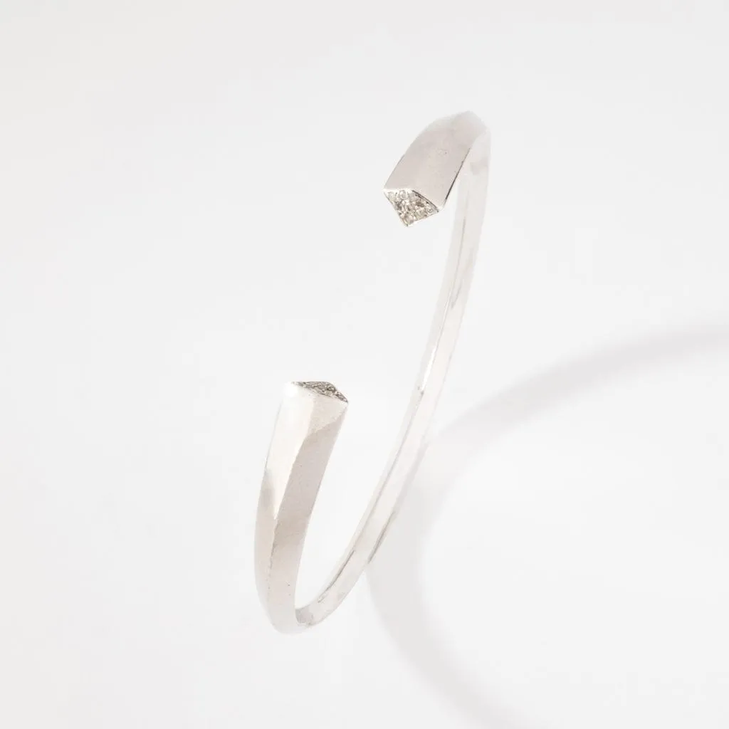 Bracelet jonc ouvert serti de diamants en or gris 18k sold by 58 Facettes product image thumbnail 3