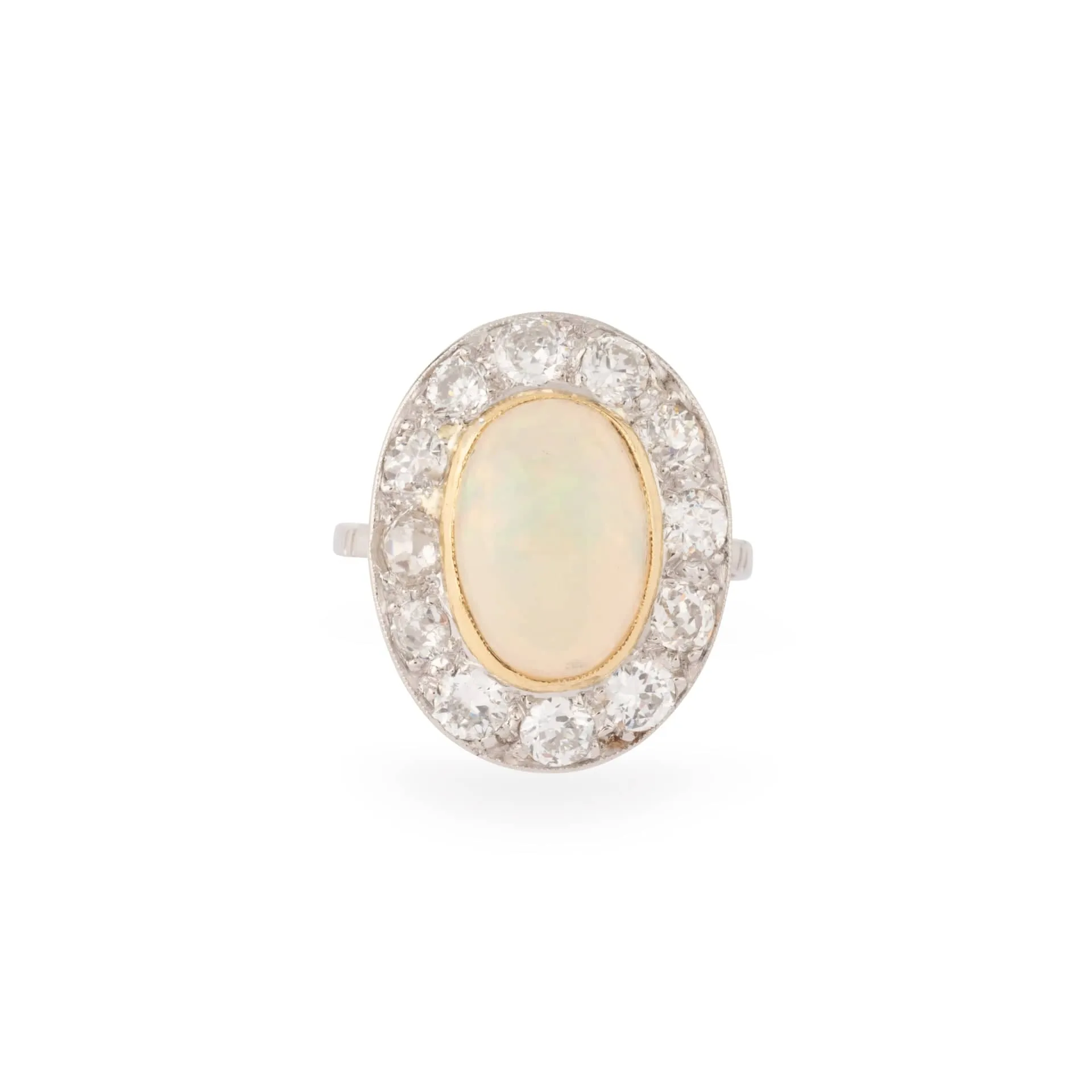 Bague - Bague halo en platine et opale ovale et diamants sold by 58 Facettes