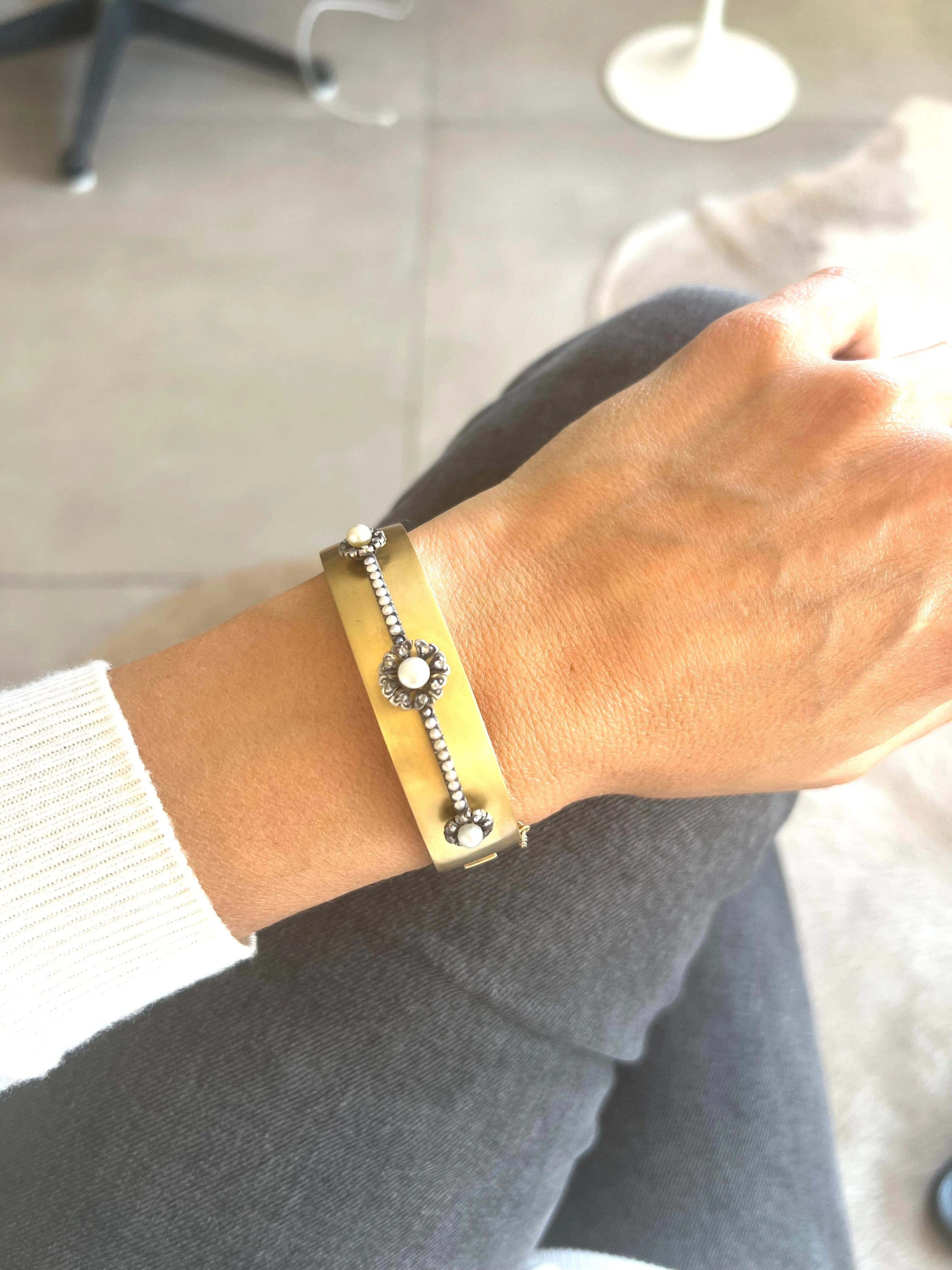 Bracelet jonc Napoléon III en or jaune 18k et perles sold by 58 Facettes product image thumbnail 2