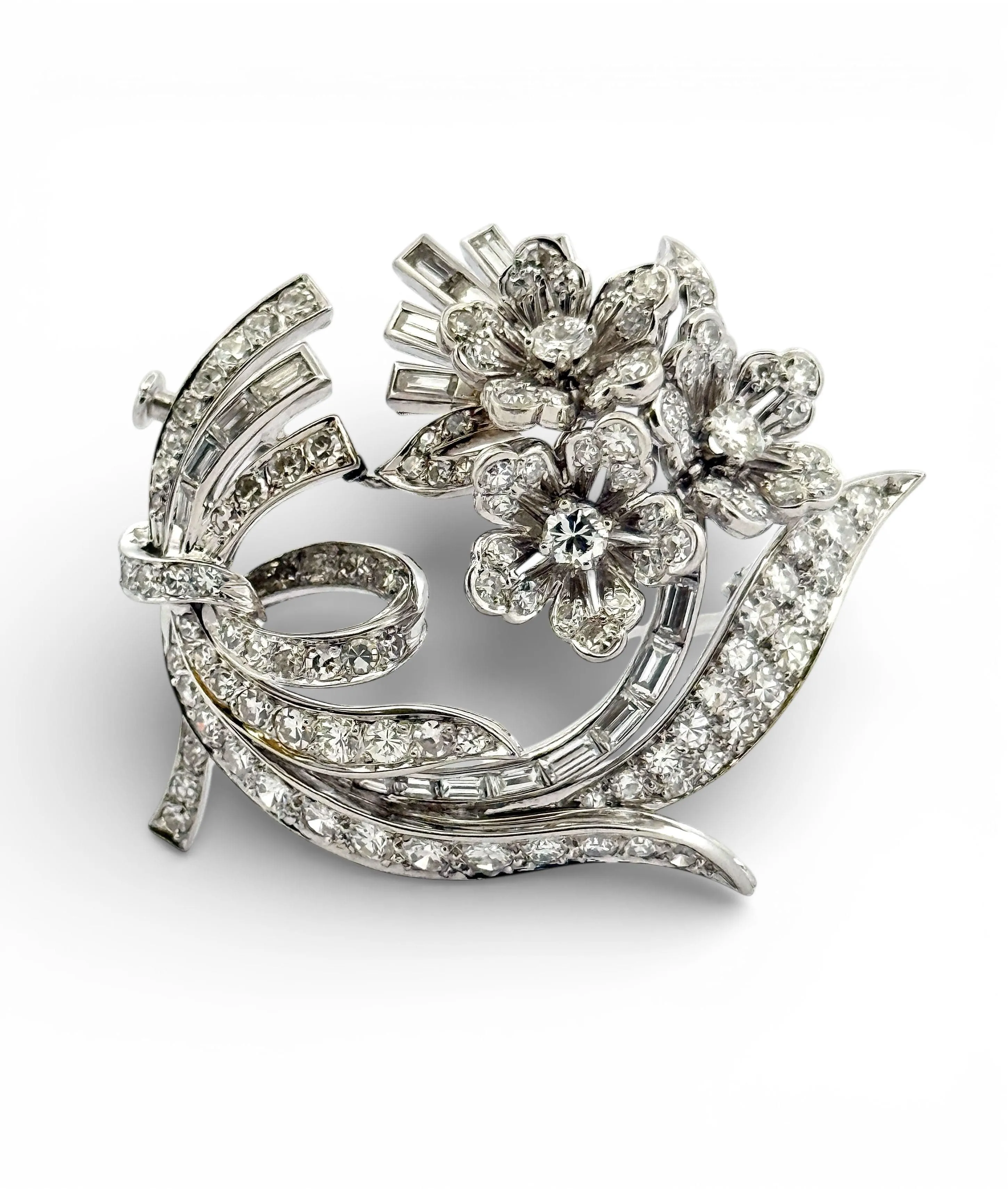 Broche à fleurs en or et diamants magnifiques sold by 58 Facettes