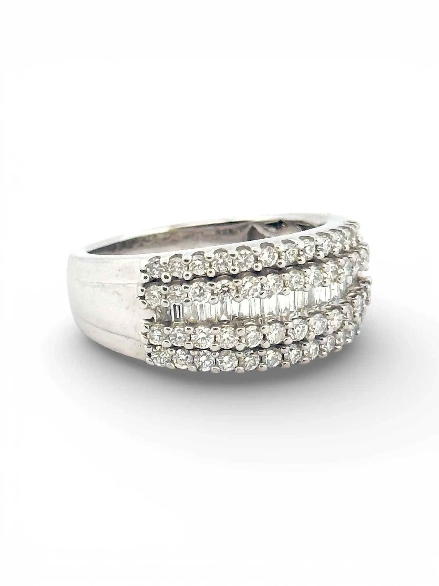 Bague bandeau en or blanc 18 carats et diamants sold by 58 Facettes