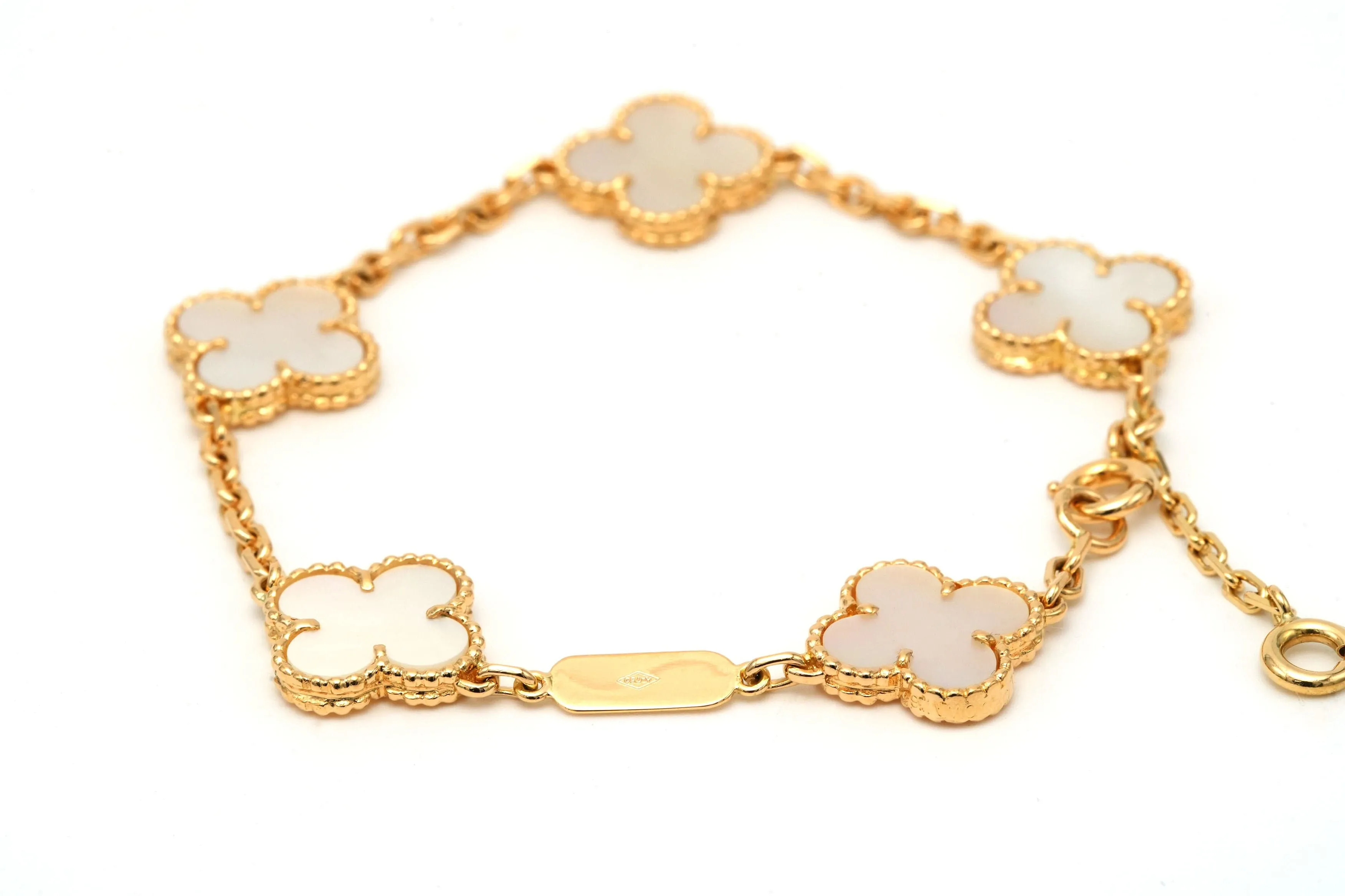 Van Cleef & Arpels - Bracelet Alhambra en or jaune 18 carats et nacre sold by 58 Facettes