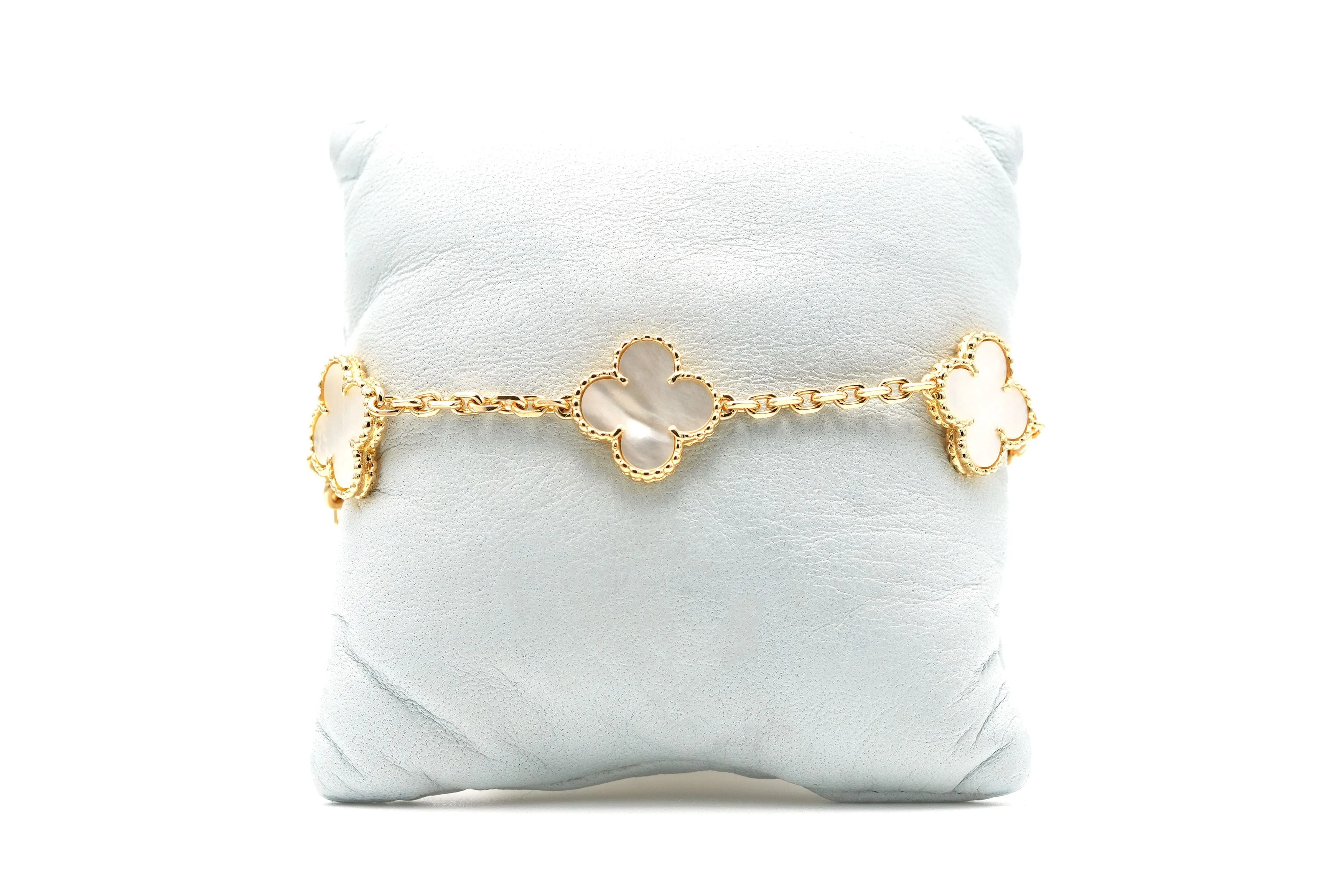 Van Cleef & Arpels - Bracelet Alhambra en or jaune 18 carats et nacre sold by 58 Facettes product image thumbnail 3