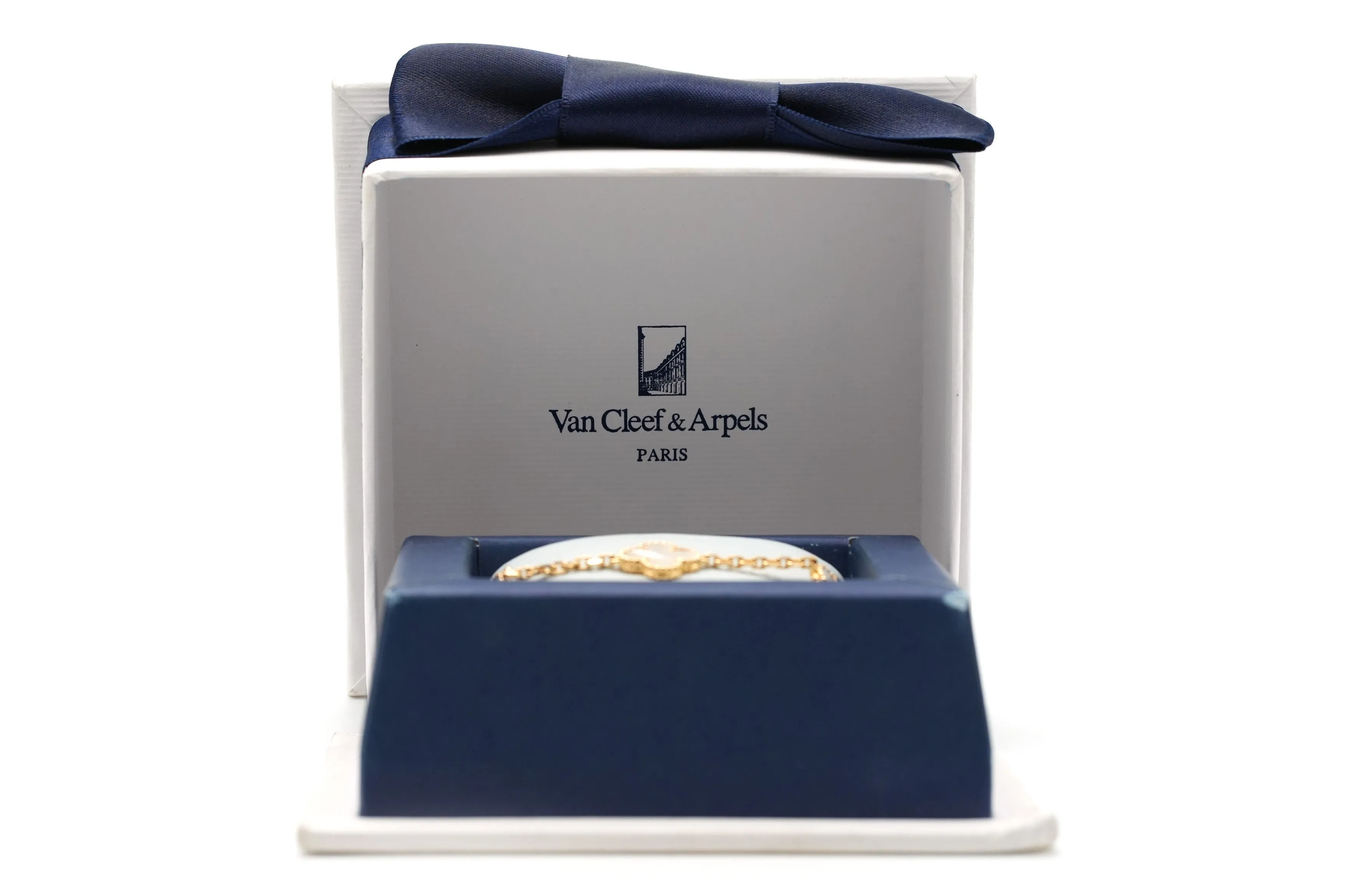 Van Cleef & Arpels - Bracelet Alhambra en or jaune 18 carats et nacre sold by 58 Facettes product image thumbnail 2