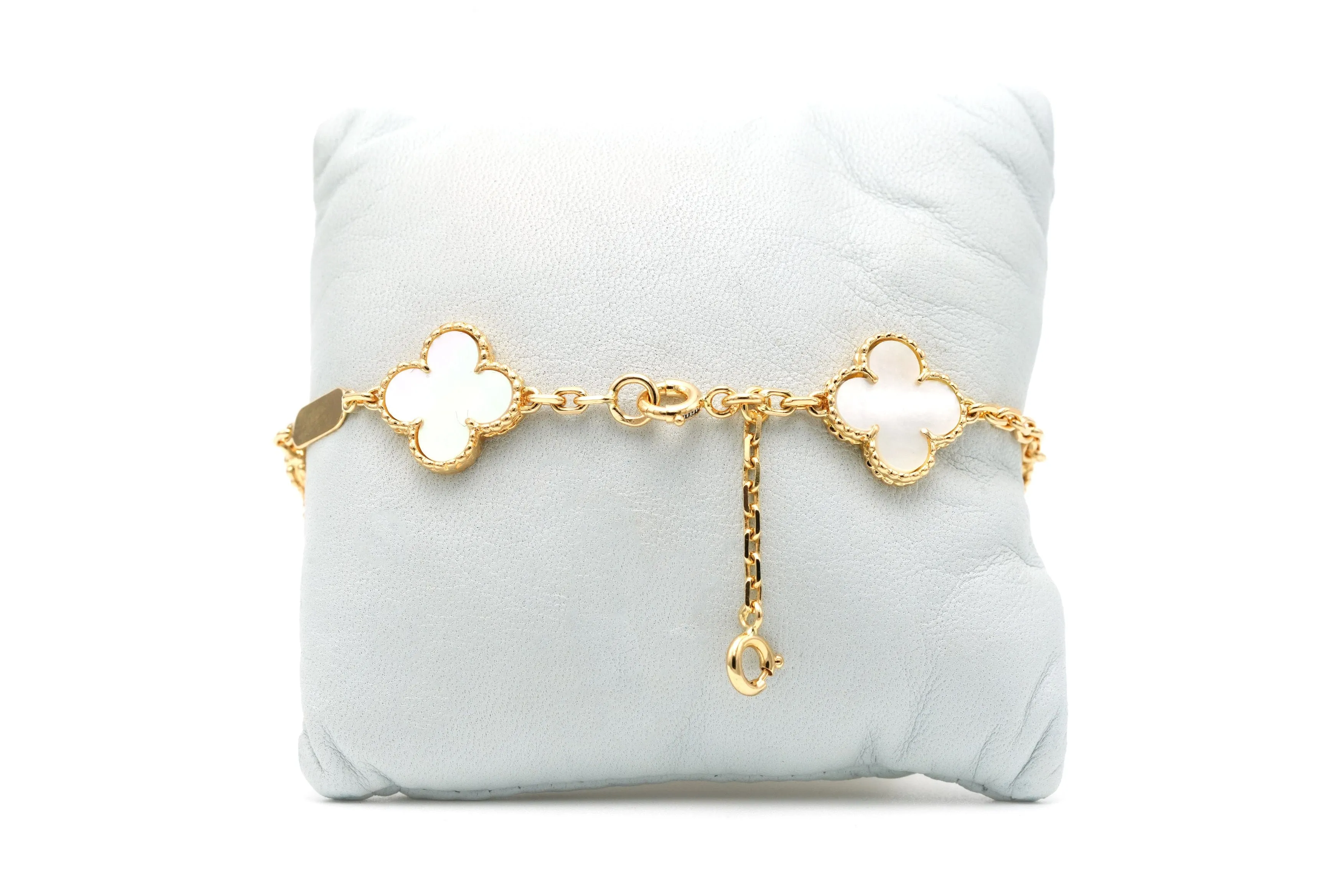 Van Cleef & Arpels - Bracelet Alhambra en or jaune 18 carats et nacre sold by 58 Facettes product image thumbnail 5