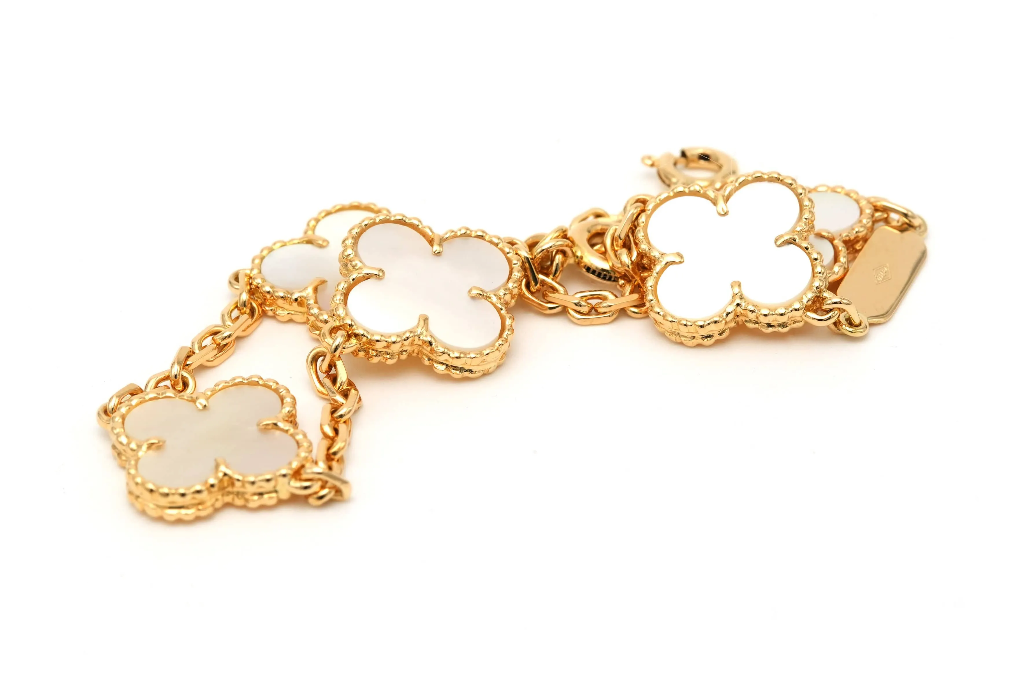 Van Cleef & Arpels - Bracelet Alhambra en or jaune 18 carats et nacre sold by 58 Facettes product image thumbnail 4