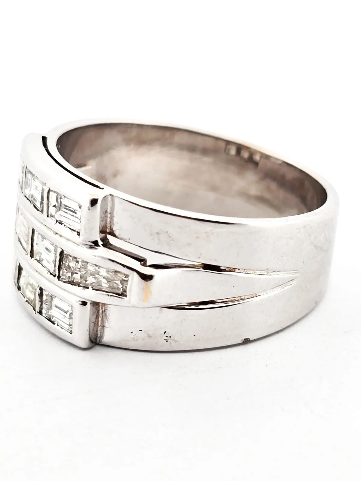 Bague en or blanc sertie de diamants taille baguette sold by 58 Facettes product image thumbnail 2