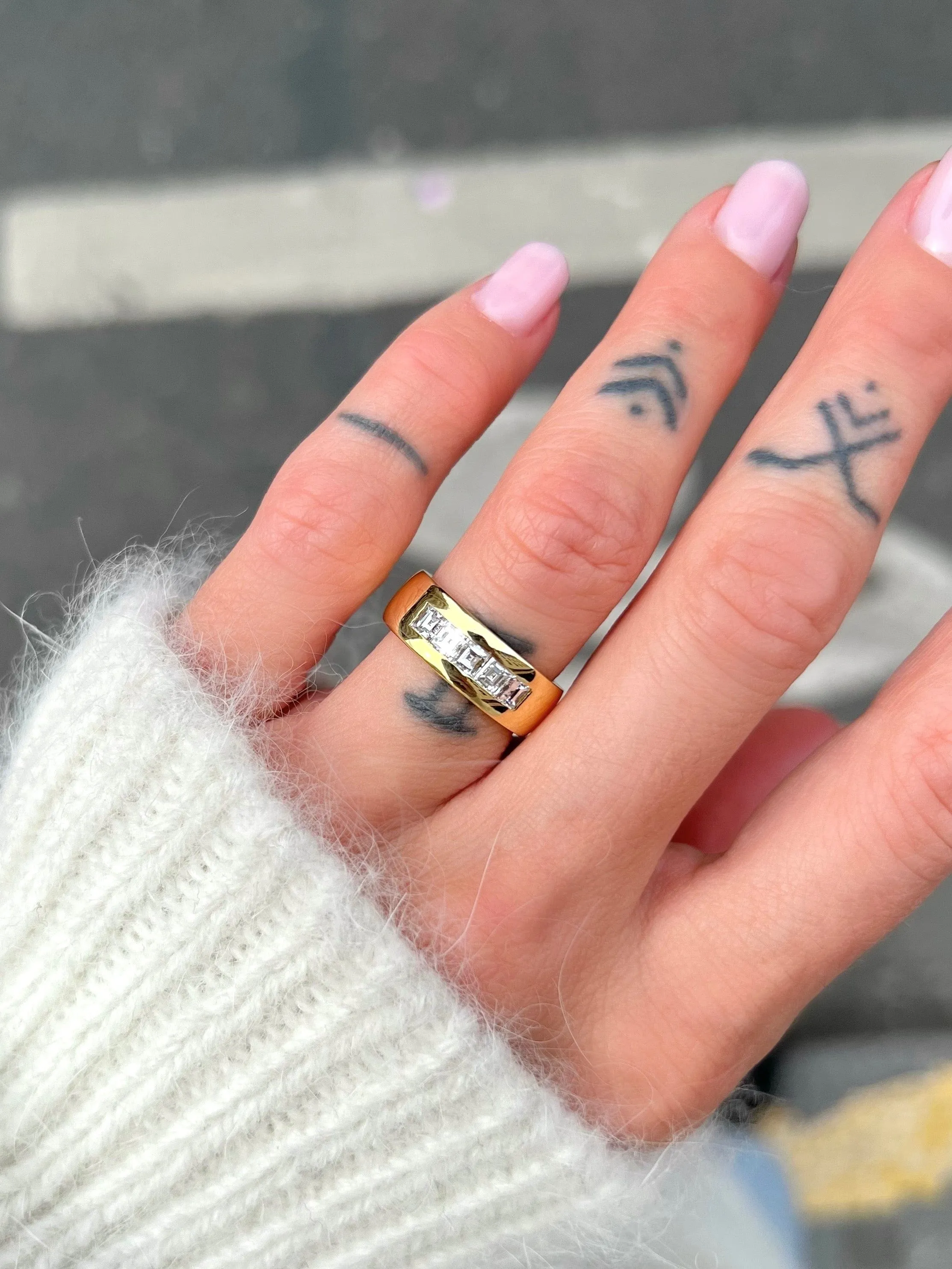 Bague bandeau en or jaune 18 carats et diamants taille princesse sold by 58 Facettes product image thumbnail 2