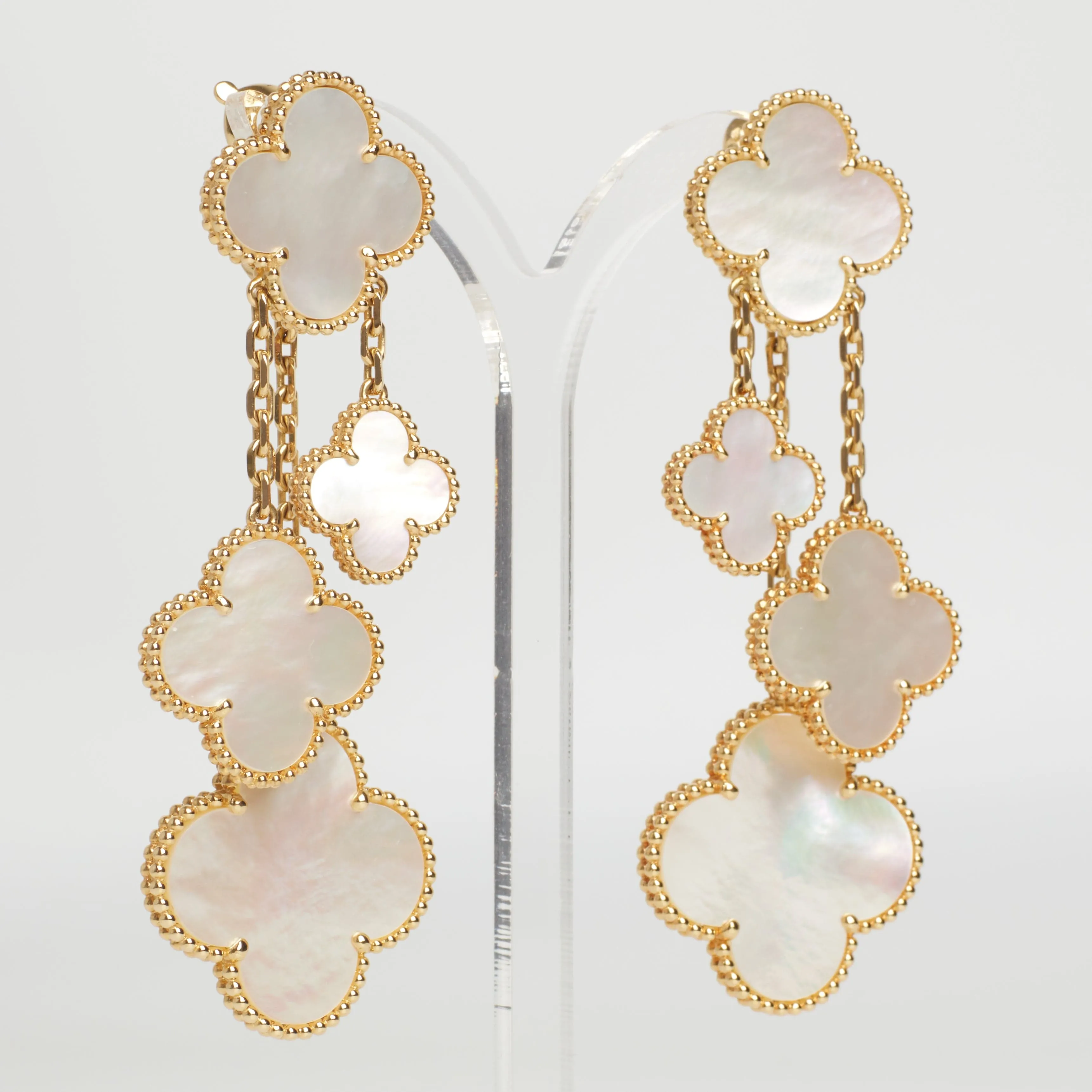 Van Cleef & Arpels Magic Alhambra - Boucles d’oreilles 4 motifs en or jaune et nacre sold by 58 Facettes product image thumbnail 3