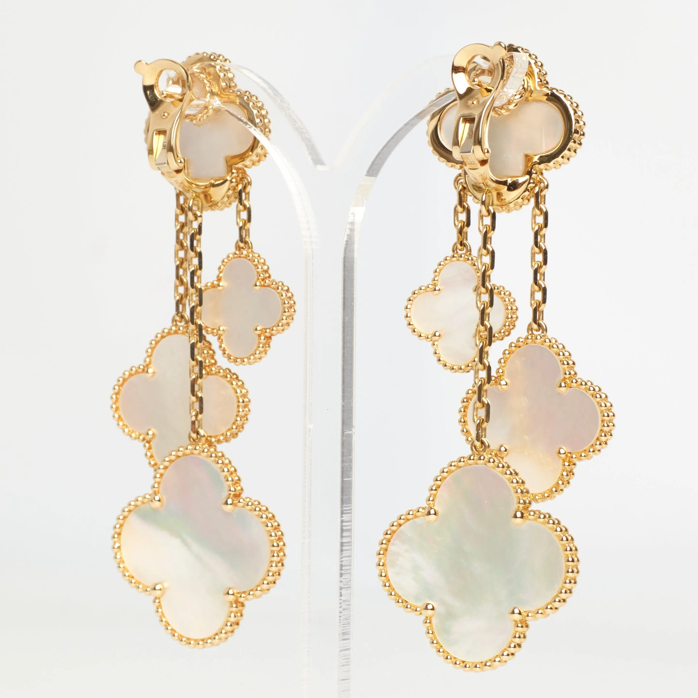 Van Cleef & Arpels Magic Alhambra - Boucles d’oreilles 4 motifs en or jaune et nacre sold by 58 Facettes product image thumbnail 4