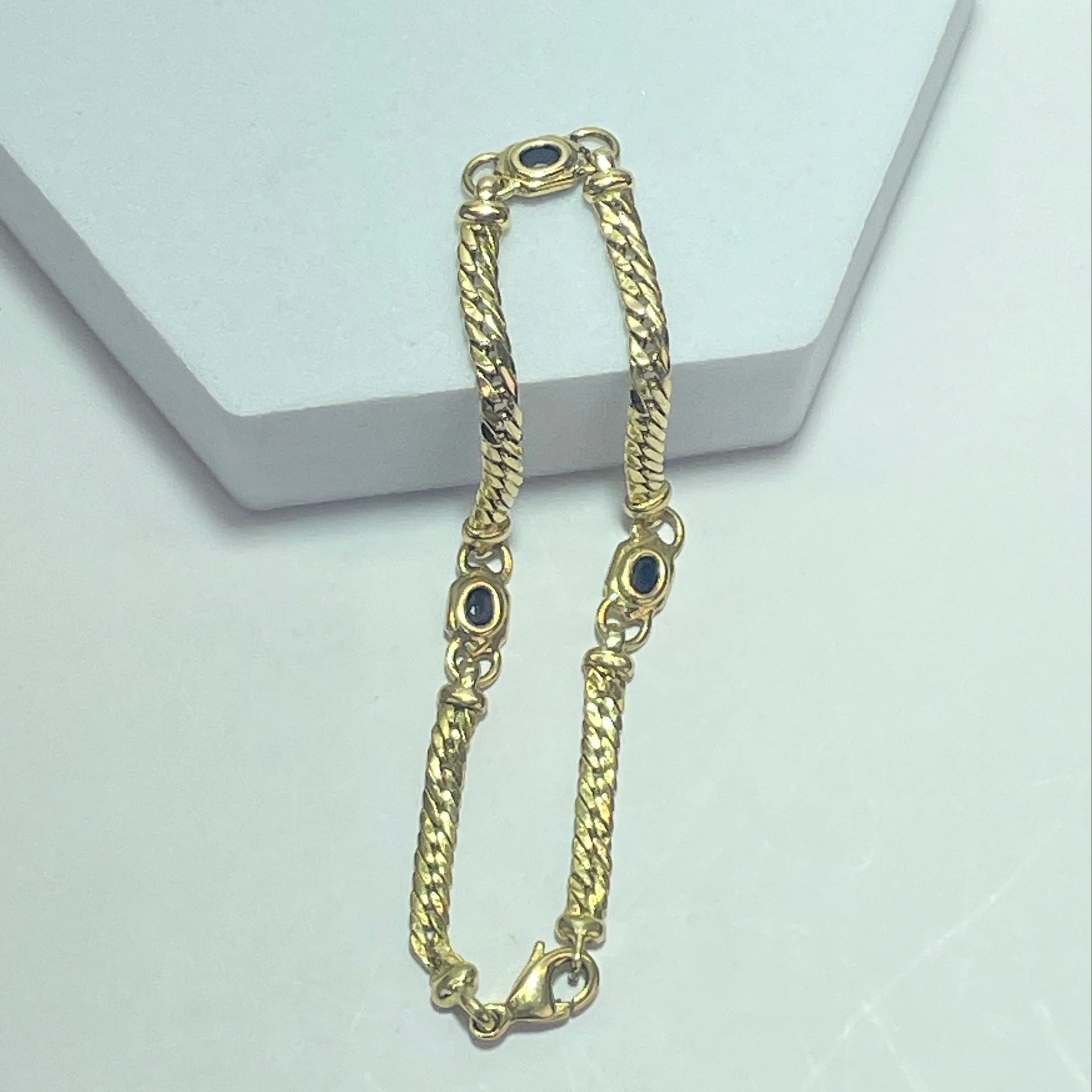 Bracelet en or jaune 18 carats avec saphirs bleus, 6,23 g sold by 58 Facettes product image thumbnail 2