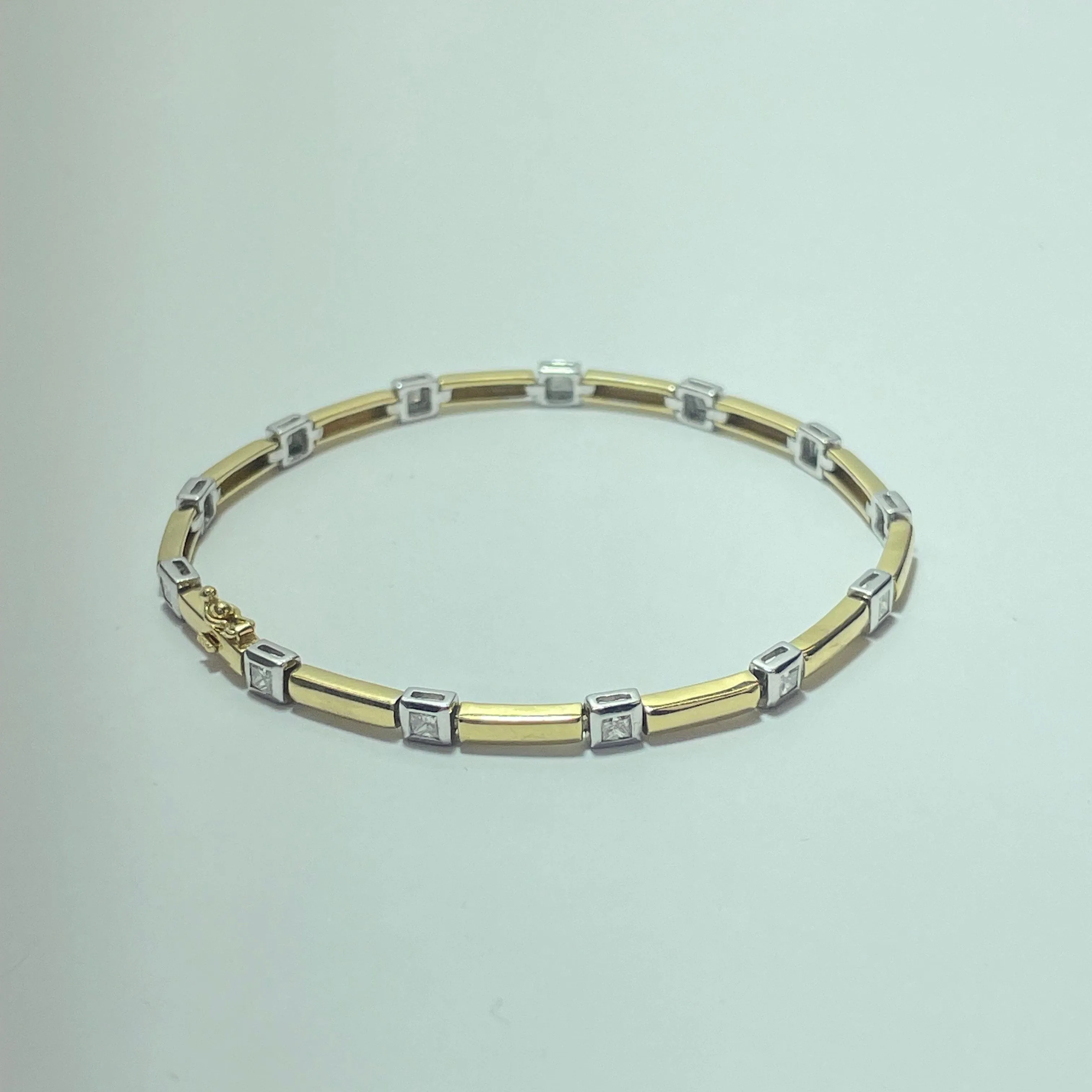 Bracelet bicolore en or 18K serti de 13 diamants 0,52 ct sold by 58 Facettes product image thumbnail 2