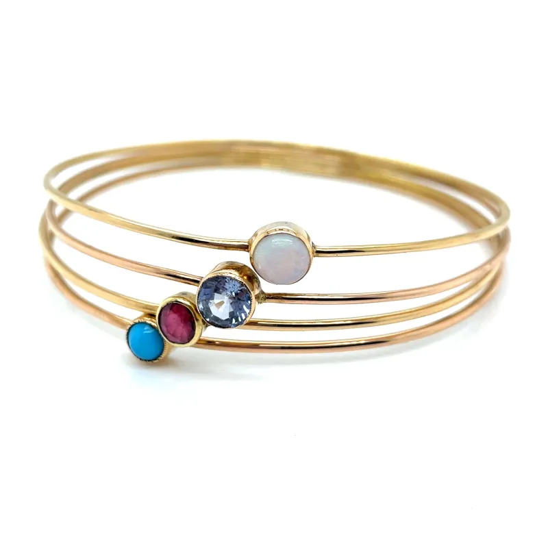 Bracelet ancien 4 joncs or jaune, multi pierres sold by 58 Facettes