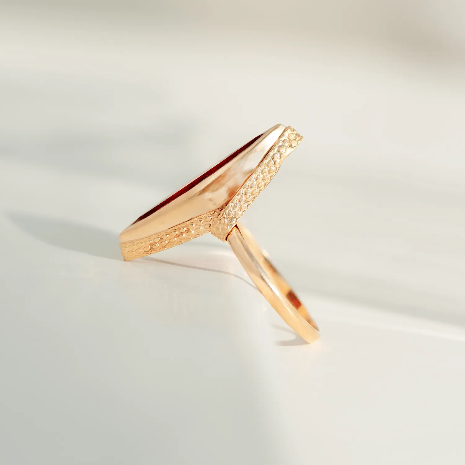 Bague navette vintage en or jaune 18 carats avec rubis synthétique sold by 58 Facettes product image thumbnail 4