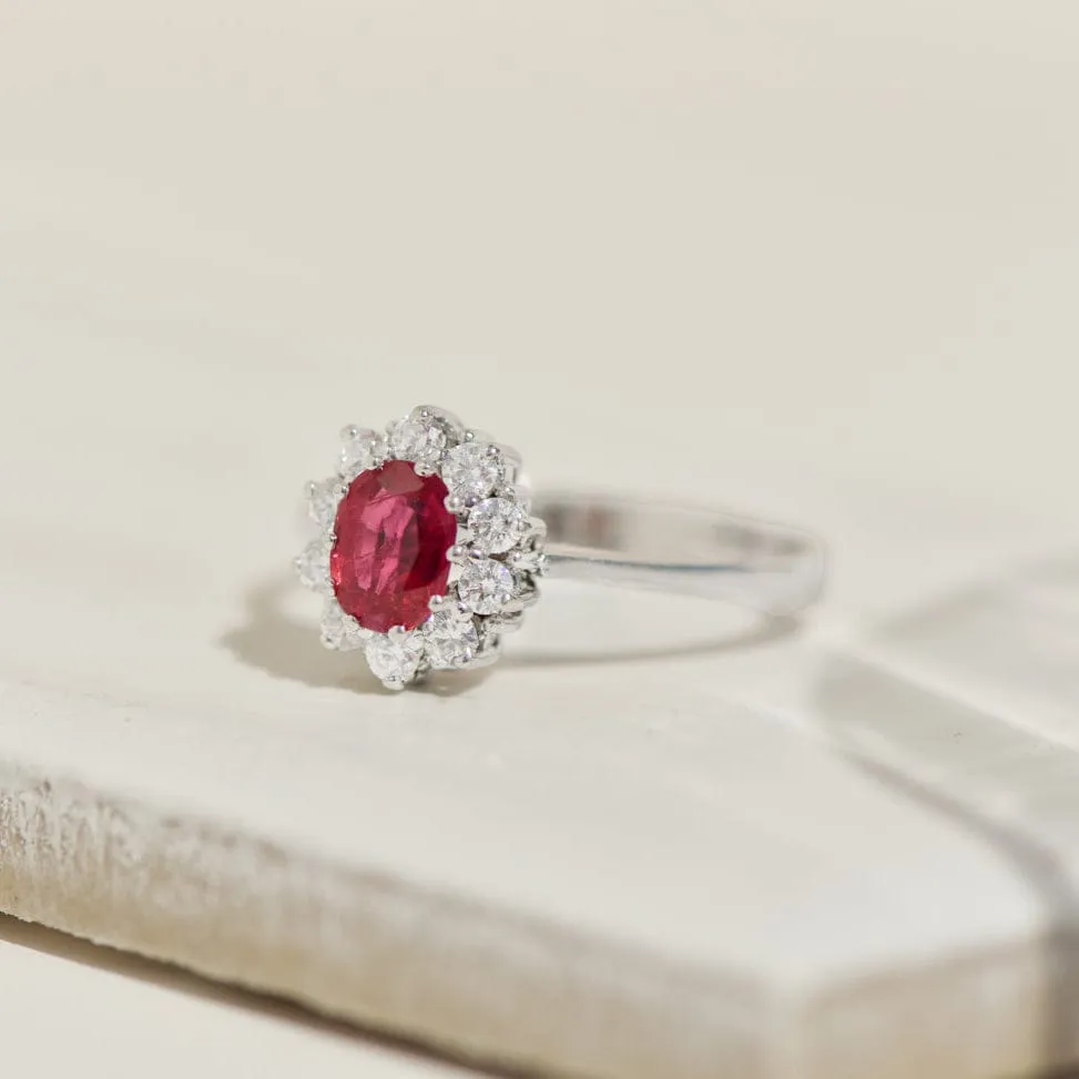 Bague entourage - Rubis ovale et diamants en or blanc 14 carats sold by 58 Facettes product image thumbnail 2