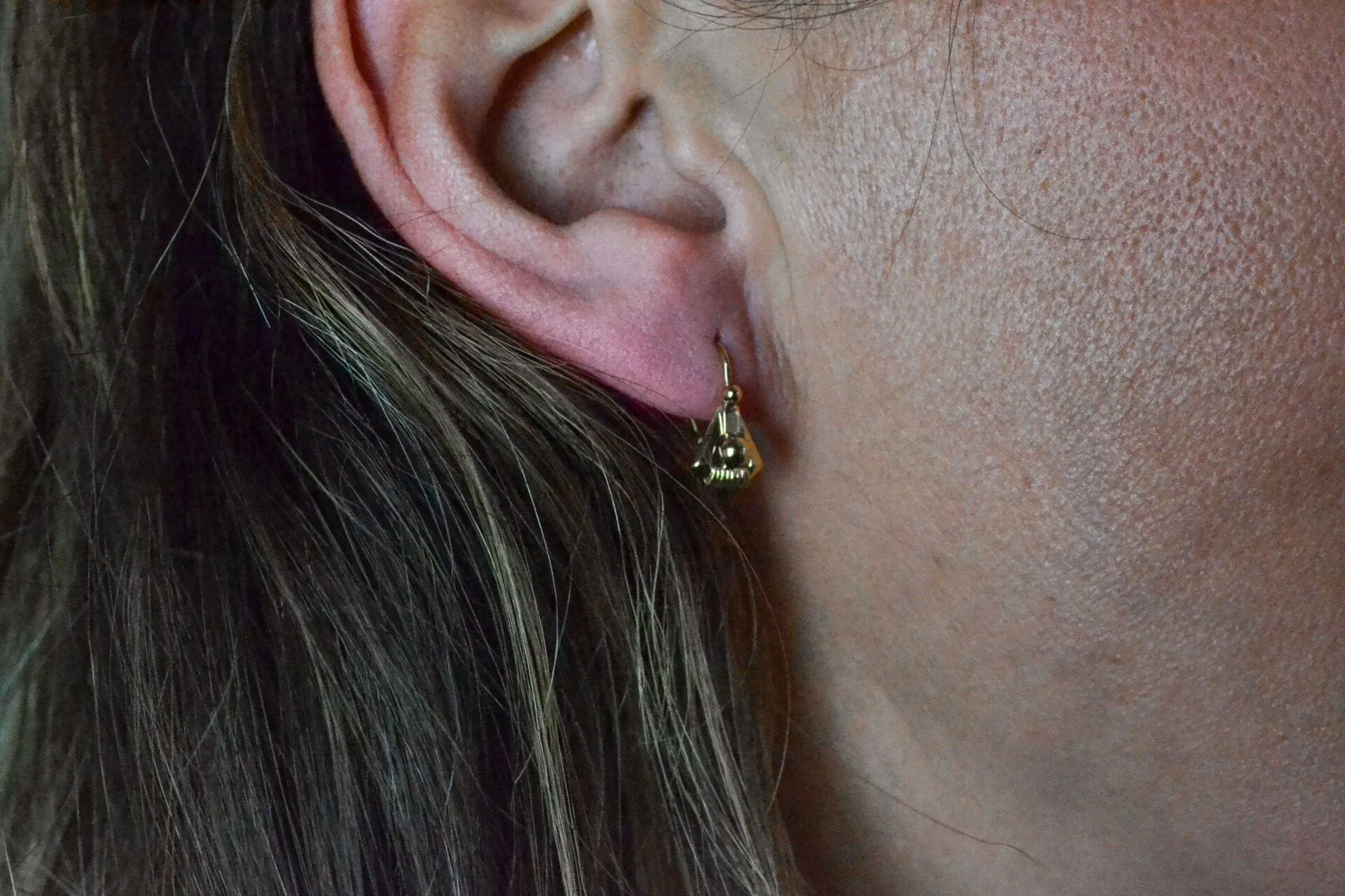 Boucles d’oreilles dormeuses triangulaires en or jaune 18 carats sold by 58 Facettes product image thumbnail 2