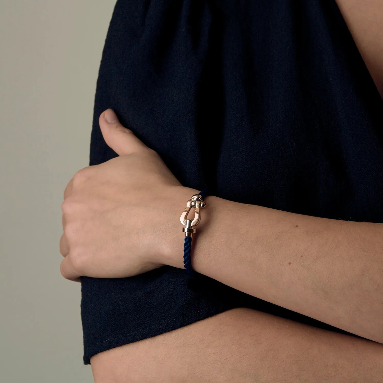 FRED - Force 10- Moyen Modèle - Bracelet câble en nylon tressé et manille en or gris et or rose sold by 58 Facettes product image thumbnail 2