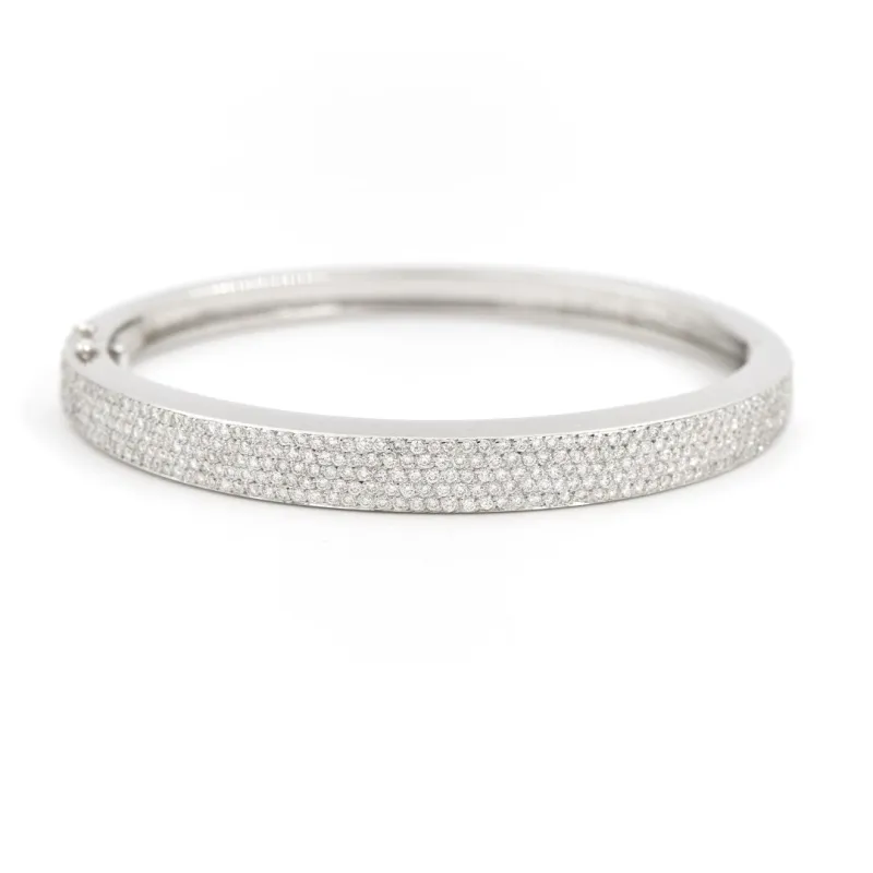 Bracelet jonc ouvrant en or blanc 18 carats et diamants sold by 58 Facettes