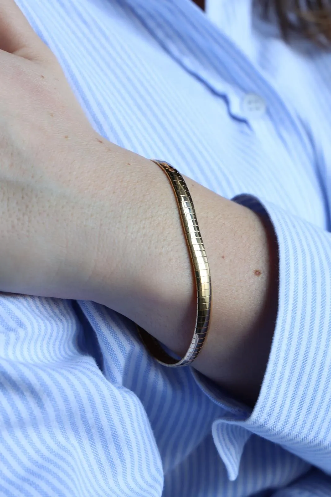 Bracelet maille oméga en or jaune 18 carats sold by 58 Facettes product image thumbnail 2