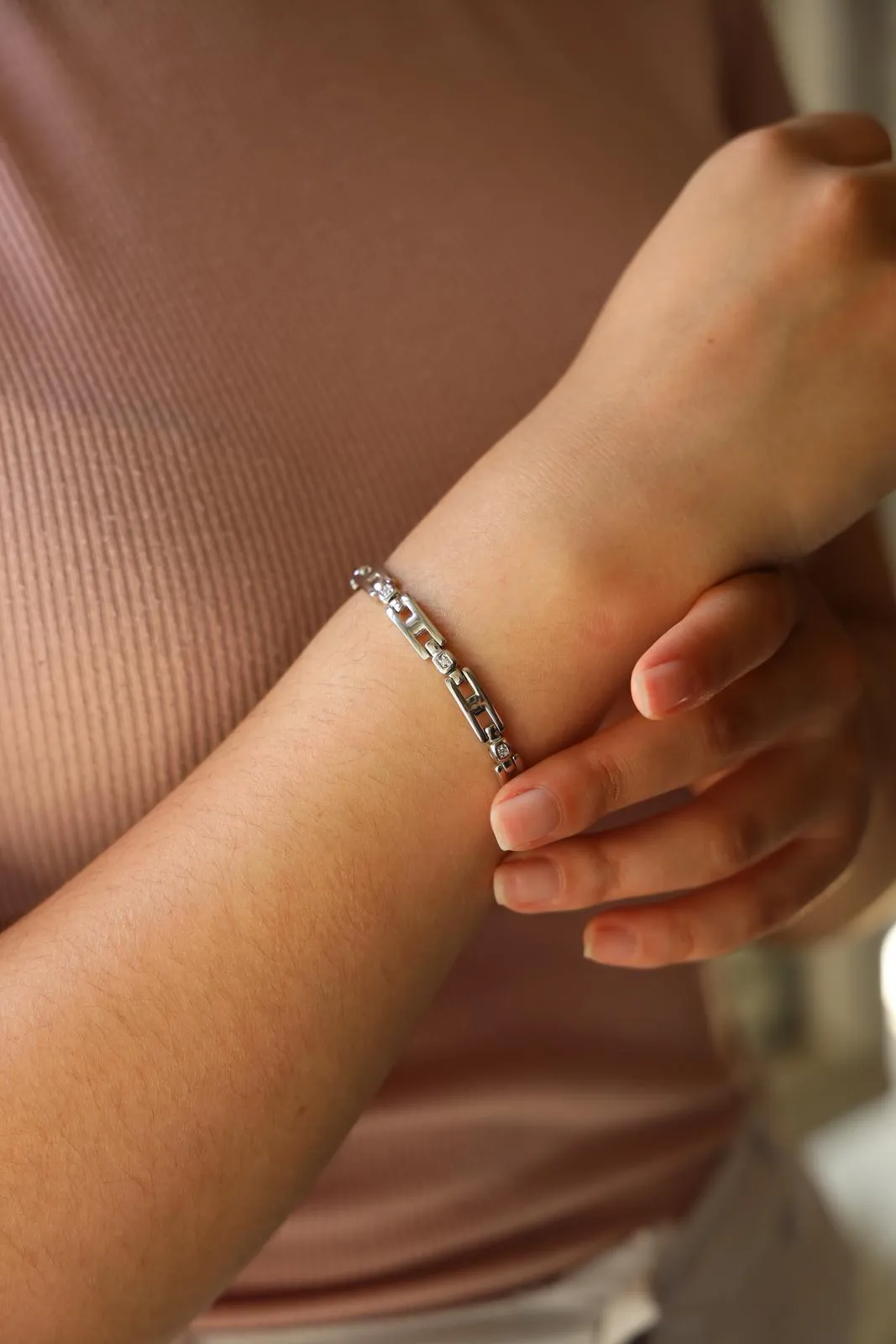 Bracelet en or blanc 18 carats serti de diamants sold by 58 Facettes product image thumbnail 2