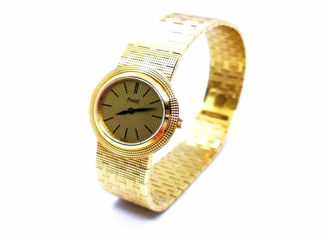 Piaget - Montre femme ovale en or jaune 750 sold by 58 Facettes