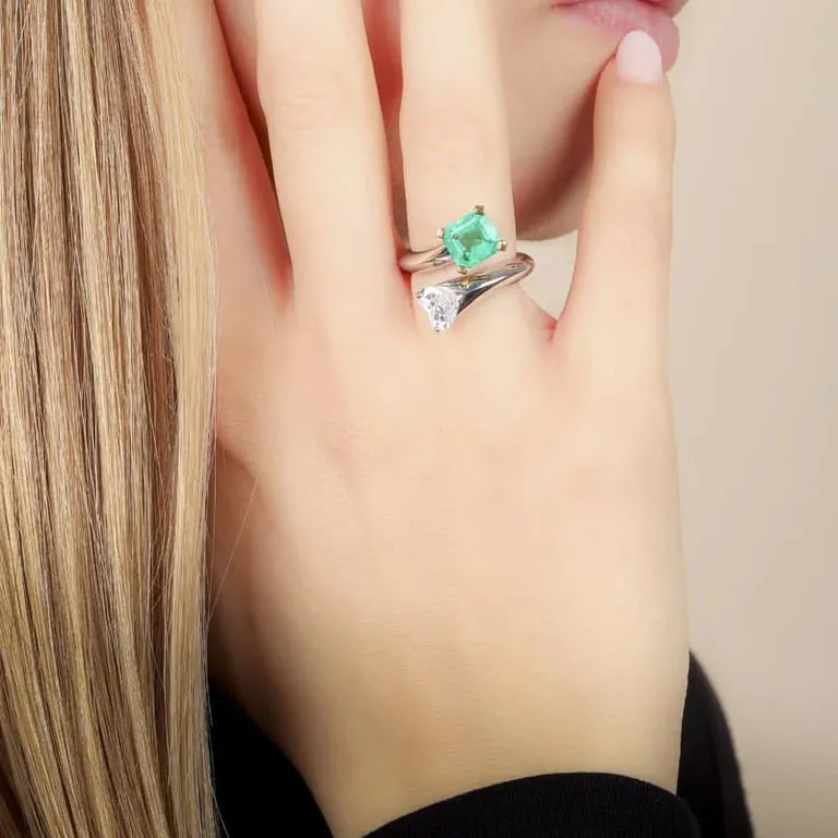 Bague en or gris 18 carats avec émeraude de Colombie et diamant sold by 58 Facettes product image thumbnail 2