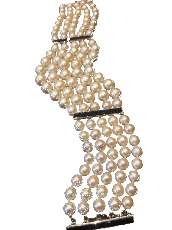 Bracelet époque Art Déco or gris et saphirs - cinq rangs de perles sold by 58 Facettes