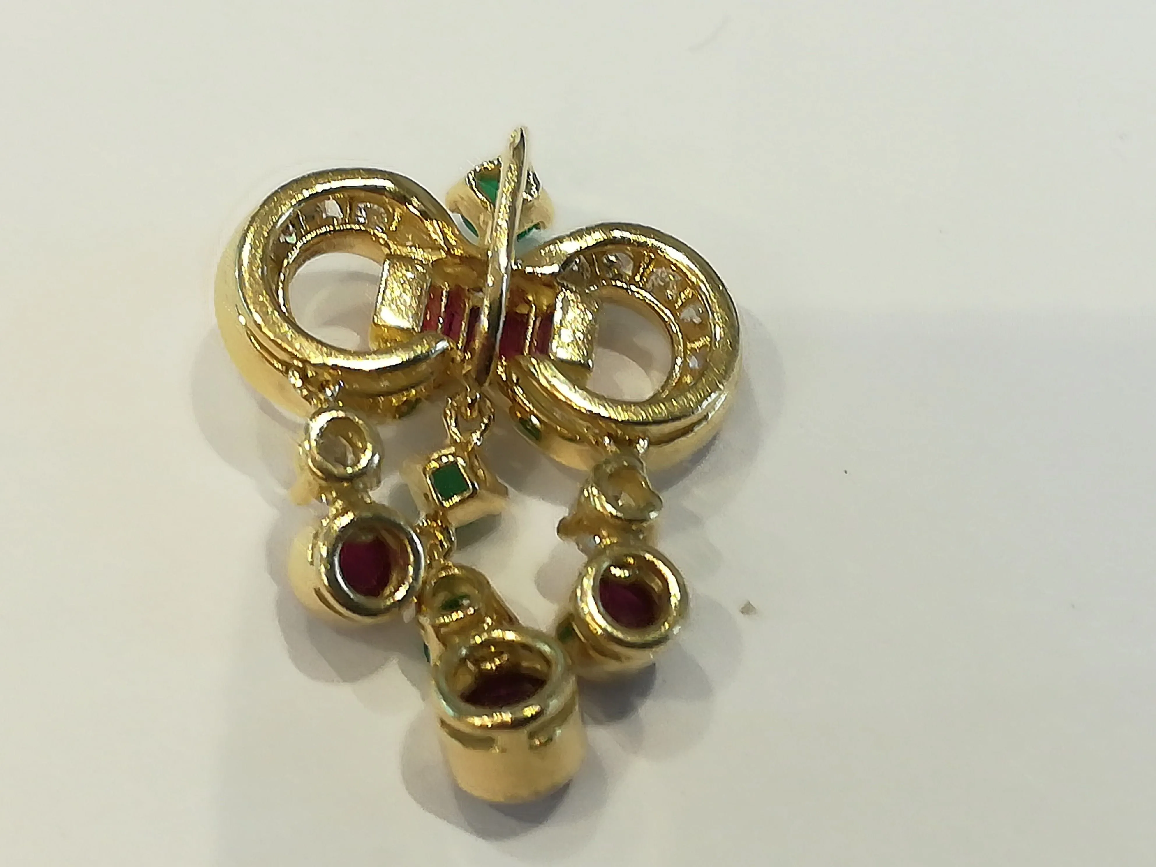 Pendentif nœud en or jaune 18 ct rubis, émeraudes et diamants sold by 58 Facettes product image thumbnail 4