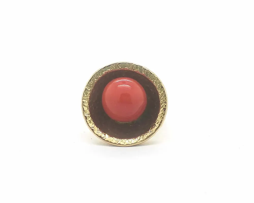 Bague en or jaune 18 ct avec corail central sold by 58 Facettes