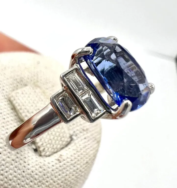 Bague de fiançailles - Saphir de Ceylan et diamants baguette en or blanc 18 carats sold by 58 Facettes product image thumbnail 5