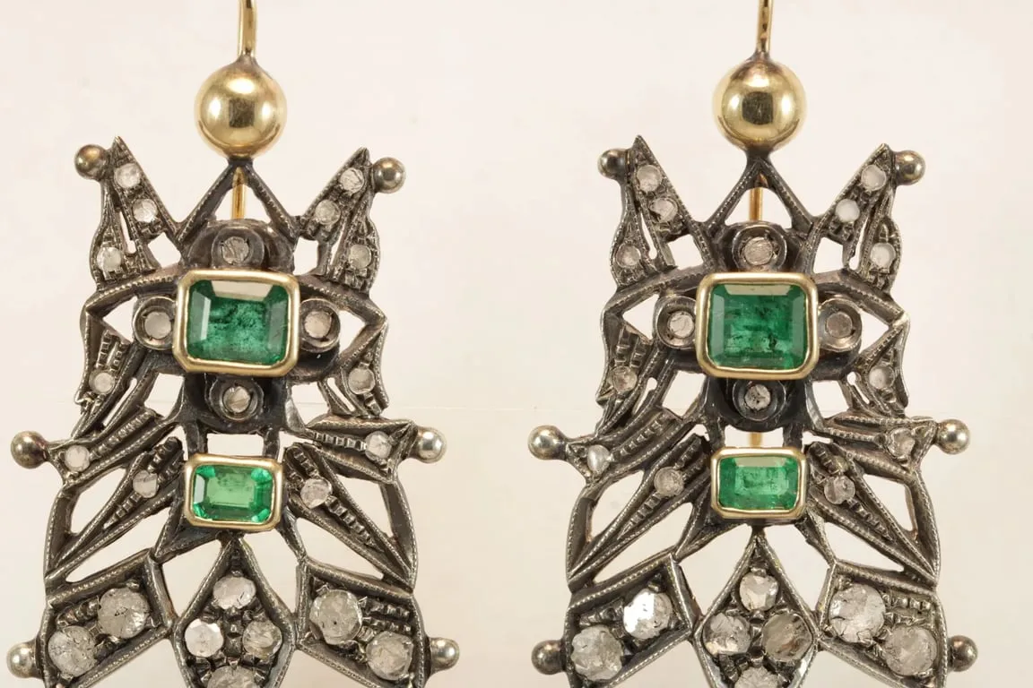 Boucles d'oreilles catalanes anciennes en or 14 carats, diamants et émeraudes sold by 58 Facettes product image thumbnail 4