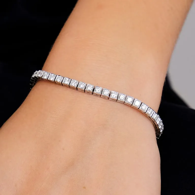 Bracelet ligne tennis en or blanc 18 carats et diamants sold by 58 Facettes product image thumbnail 2