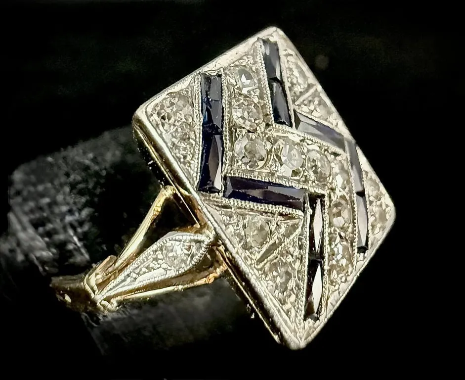 Bague Art déco en or jaune et blanc 18 carats, saphirs et diamants sold by 58 Facettes product image thumbnail 4