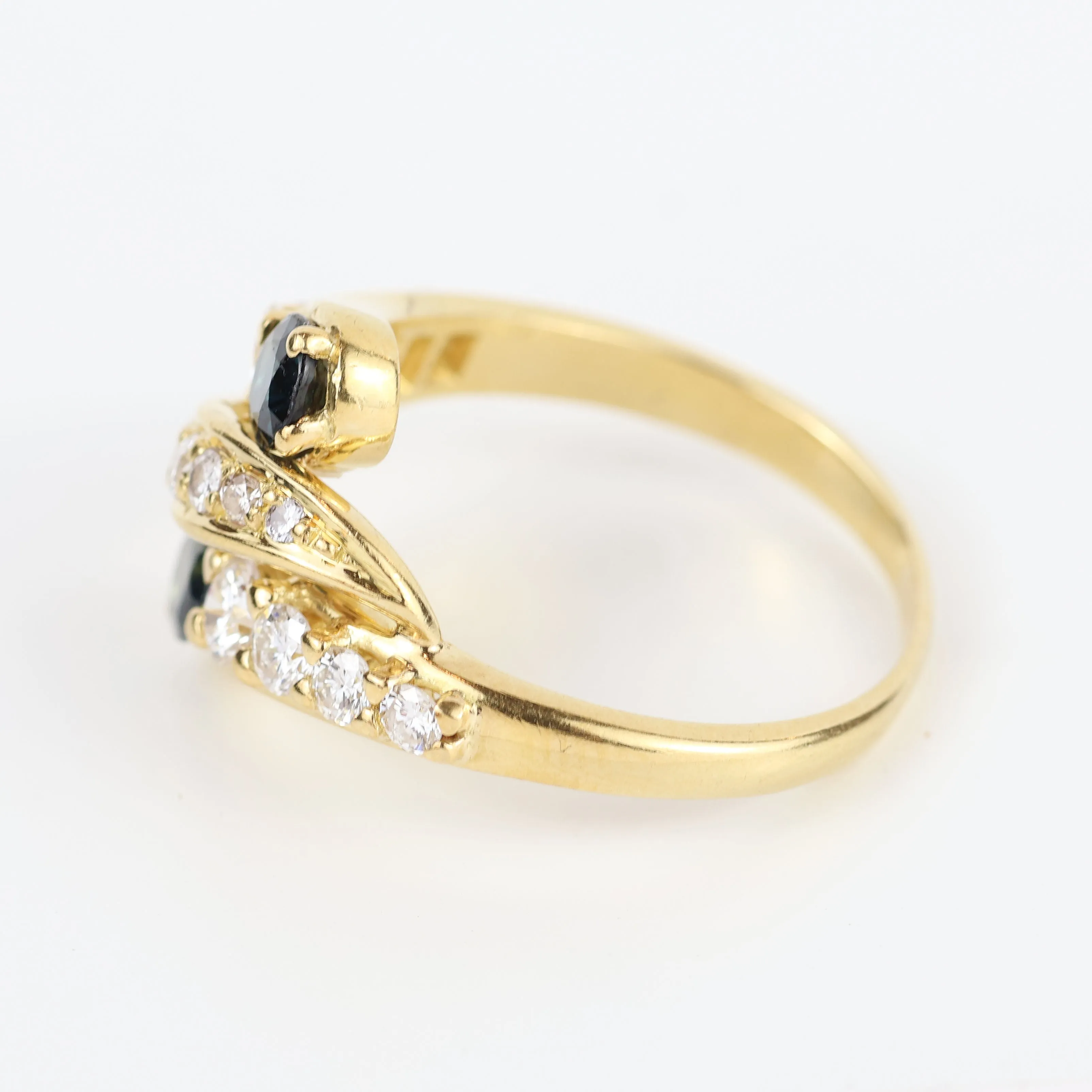 Bague vintage en or jaune 18 carats avec diamants et saphirs sold by 58 Facettes product image thumbnail 5