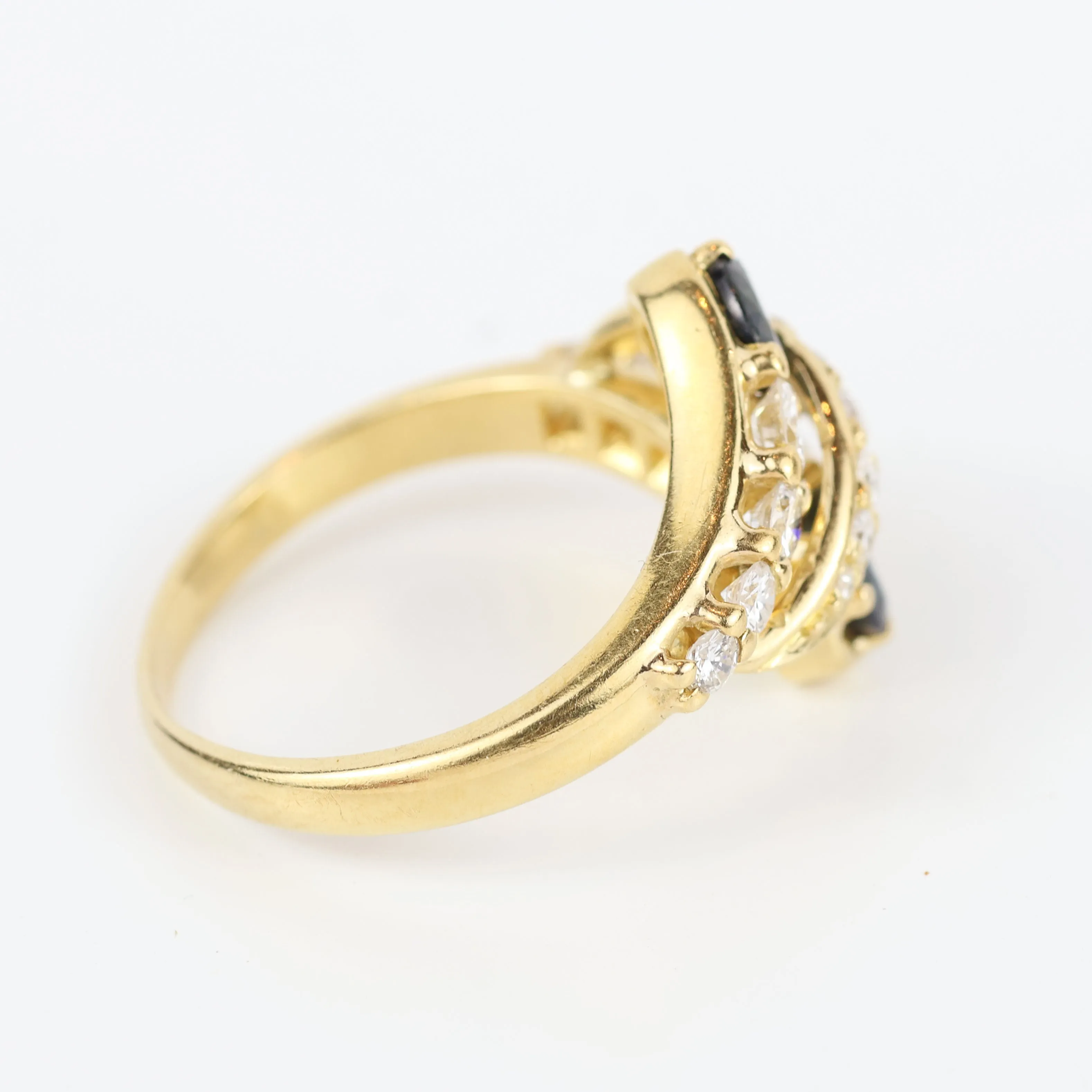Bague vintage en or jaune 18 carats avec diamants et saphirs sold by 58 Facettes product image thumbnail 2