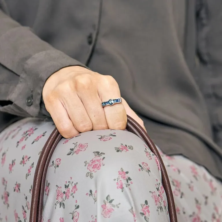 Bague bandeau Prestige en or blanc 18K et saphirs sold by 58 Facettes product image thumbnail 2