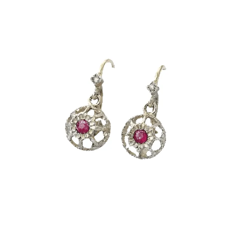 Boucles d’oreilles dormeuses anciennes vers 1900 en or 18K, platine, diamants et rubis sold by 58 Facettes