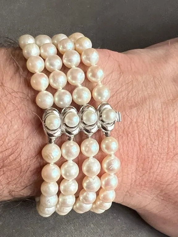 Bracelet 4 rangs de perles de culture, fermoir en or gris 18K sold by 58 Facettes product image thumbnail 2