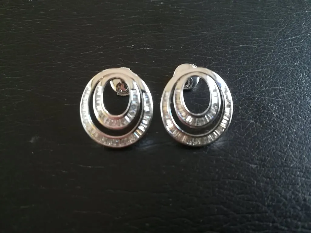 Boucles d’oreilles - Cercles en or blanc 18 ct et diamants baguette sold by 58 Facettes product image thumbnail 3