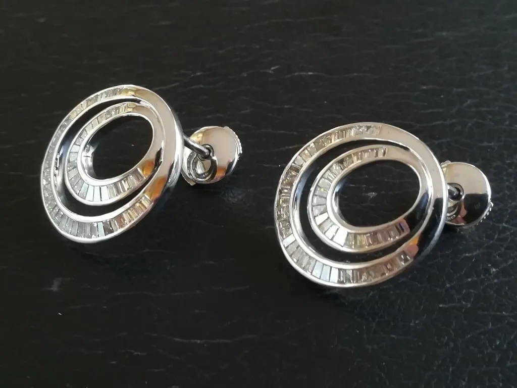 Boucles d’oreilles - Cercles en or blanc 18 ct et diamants baguette sold by 58 Facettes product image thumbnail 4