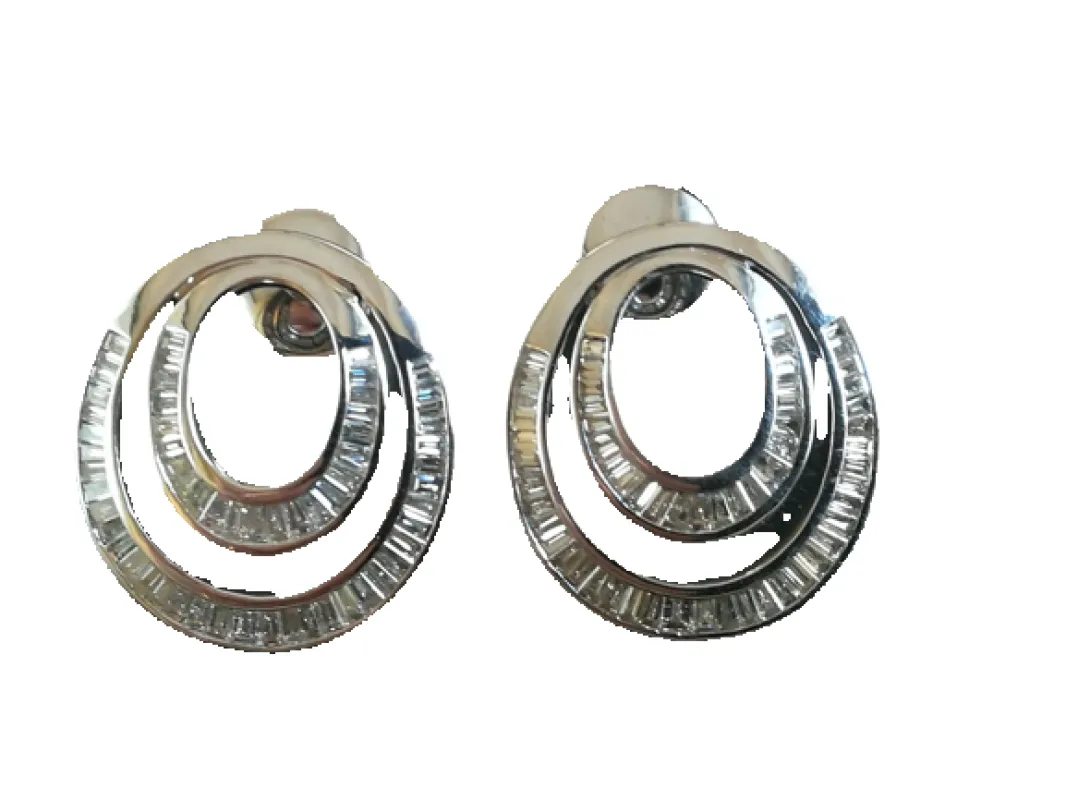 Boucles d’oreilles - Cercles en or blanc 18 ct et diamants baguette sold by 58 Facettes