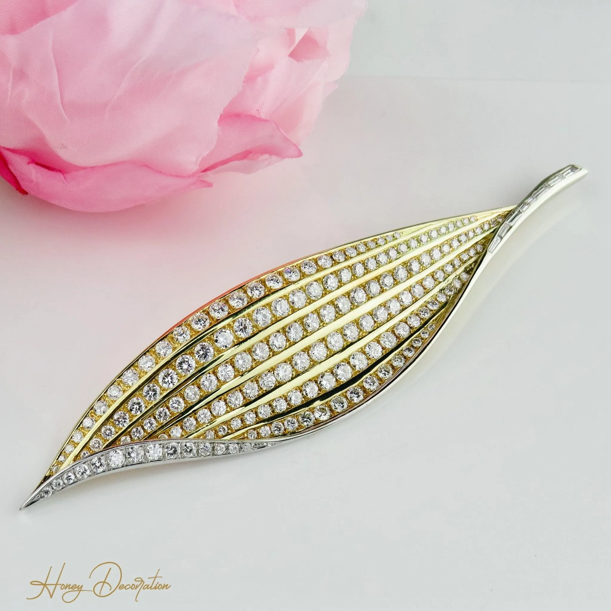 Brosche feuille en or jaune 18 carats et diamants 7,50 ct sold by 58 Facettes product image thumbnail 5