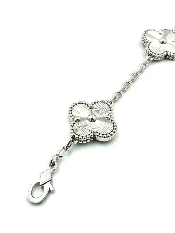 Van Cleef & Arpels Vintage Alhambra - Bracelet en or blanc 18K sold by 58 Facettes product image thumbnail 5