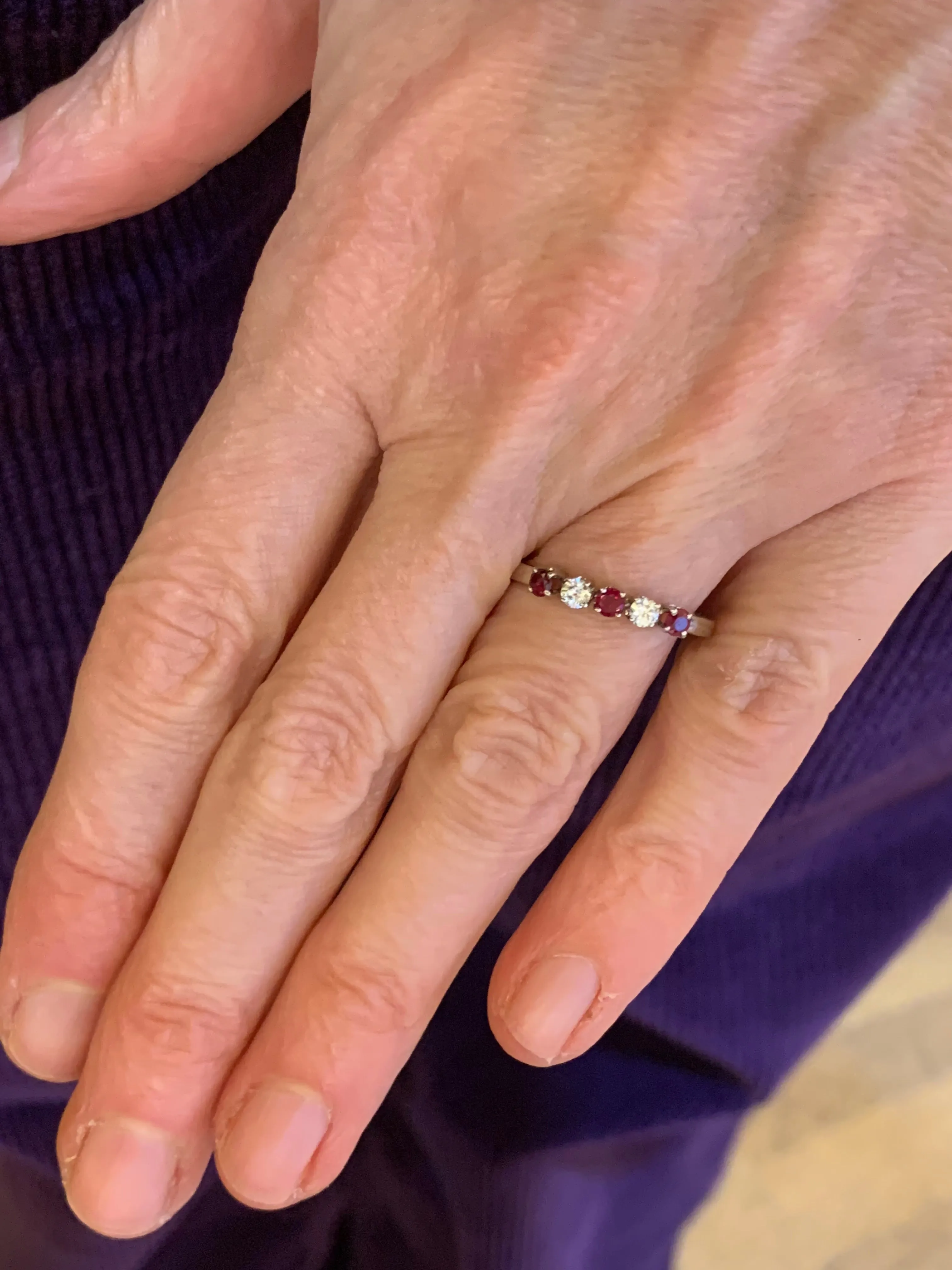 Alliance demi-tour rubis et diamants en or gris 18 carats sold by 58 Facettes product image thumbnail 3