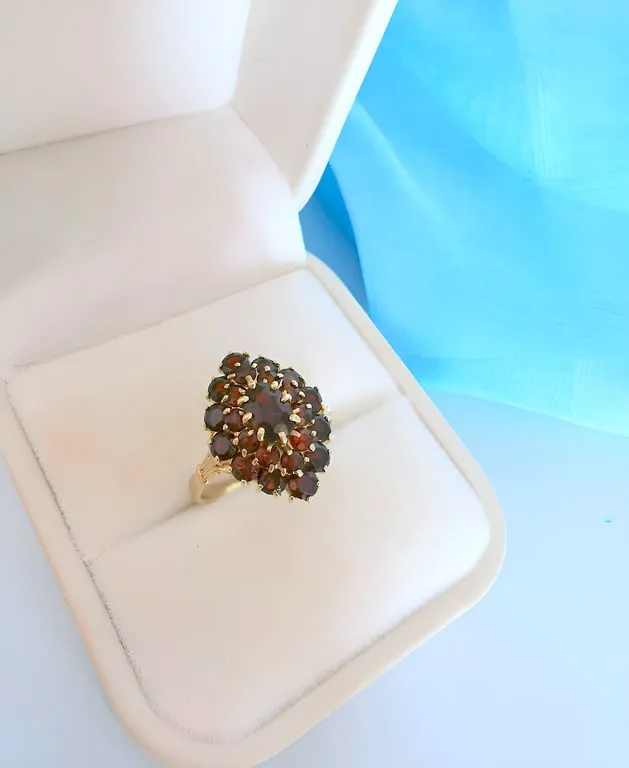 Bague marquise en or jaune 18K sertie de grenats sold by 58 Facettes product image thumbnail 5