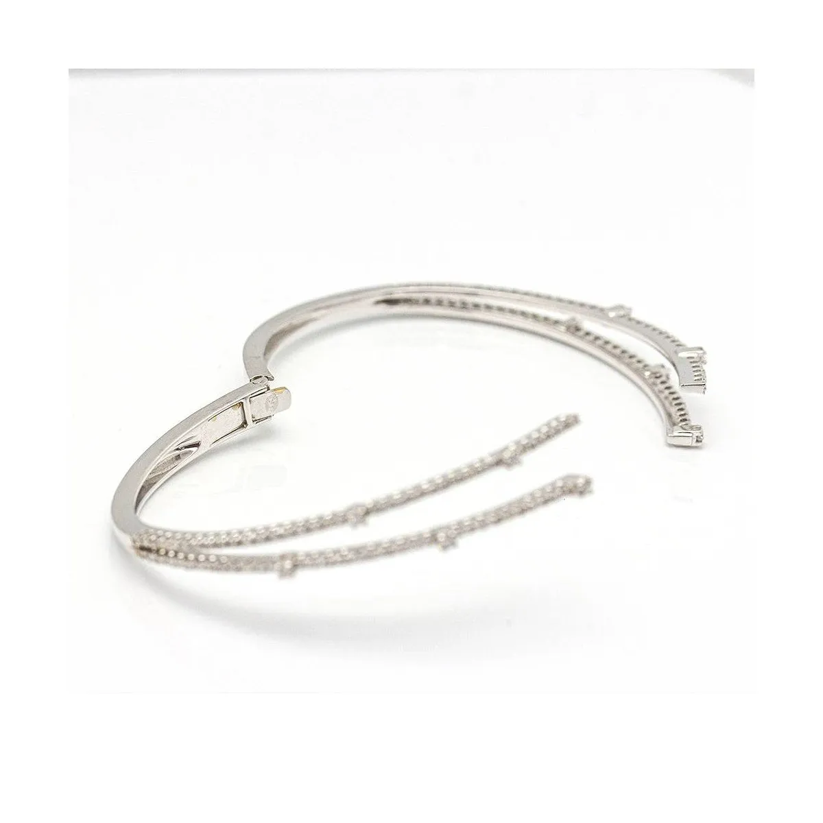 RAY - Bracelet rigide en or blanc 18 kt et diamants sold by 58 Facettes product image thumbnail 5