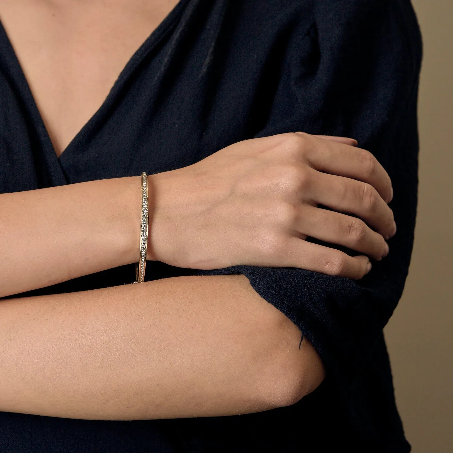 Bracelet jonc en or jaune 18 carats et diamants sold by 58 Facettes product image thumbnail 2