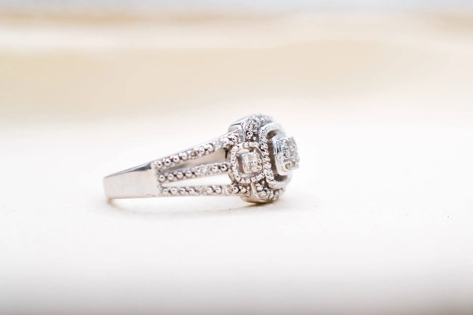 Bague ajourée en or blanc 18 carats sertie de diamants sold by 58 Facettes product image thumbnail 4